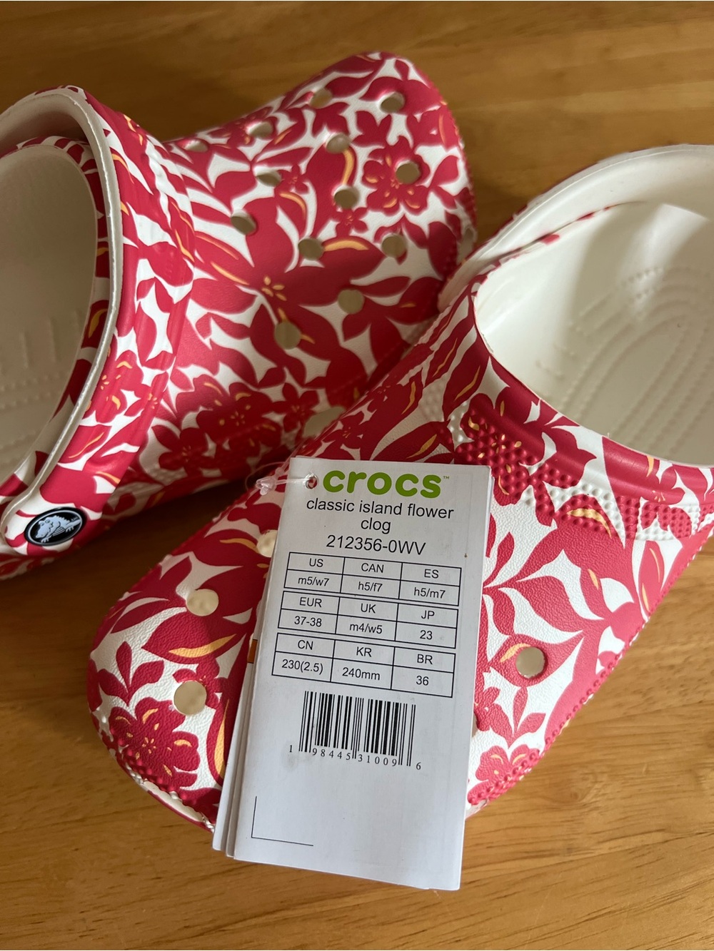 NWT Island Flower Crocs - Picture 6 of 6